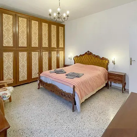 - Da 1 A 8 Ospiti - Torre, Parco E Divertimento Apartamento